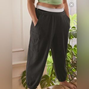aerie traveler waffle cargo jogger- smoked gray